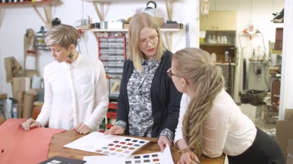 Pihka Collectionin Maisa Salonen, Sofia Salmi ja Roosa Mattson järjestävät myös kursseja asiakkaille.