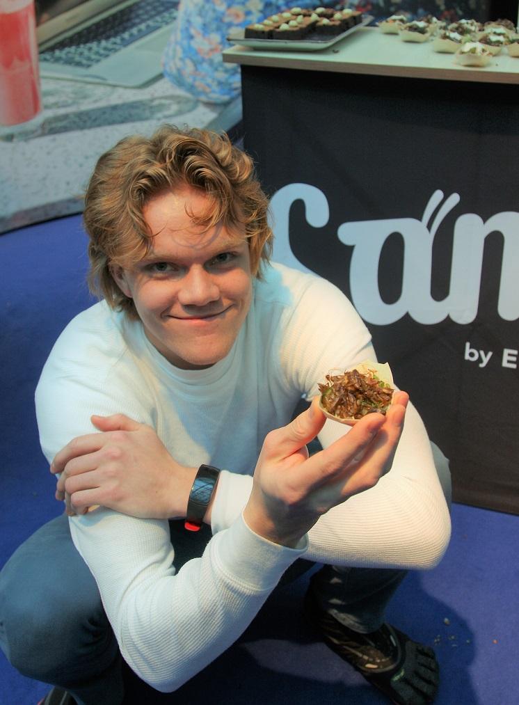 Johannes Nikola EntoCube Oy:stä tarjosi sirkkoja yrittäjille.