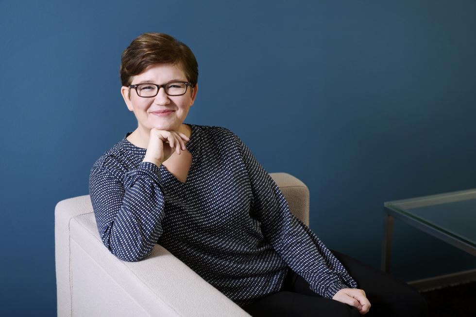 - Yrittäjät arvostavat palkintoa todella paljon. Jos tunnette jonkun todella hyvän yrityksen, kannattaa ehdottomasti ilmoittaa se kisaan! Suomen Yrittäjien järjestöjohtaja Hanna Hietala rohkaisee. (Kuva: Markus Sommers)