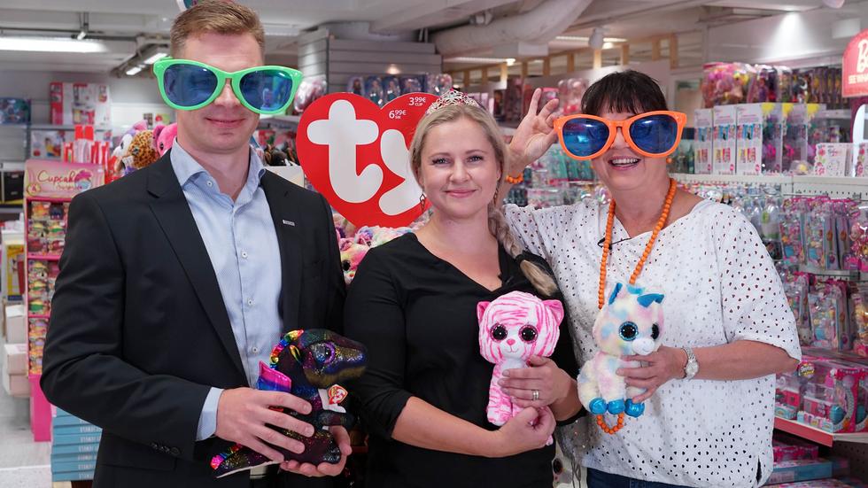 Seura tekee kaltaisekseen! Keskellä vuoden Yrittäjä tunnustuksen saaja Minna Kunnasluoto, vasemmalla Nordean yrityspankin johtaja Jussi Rieppo sekä Kuopion Yrittäjien puheenjohtaja Sirpa Karppi. Vuoden 2018 Yrittäjä Minna Kunnaluoto