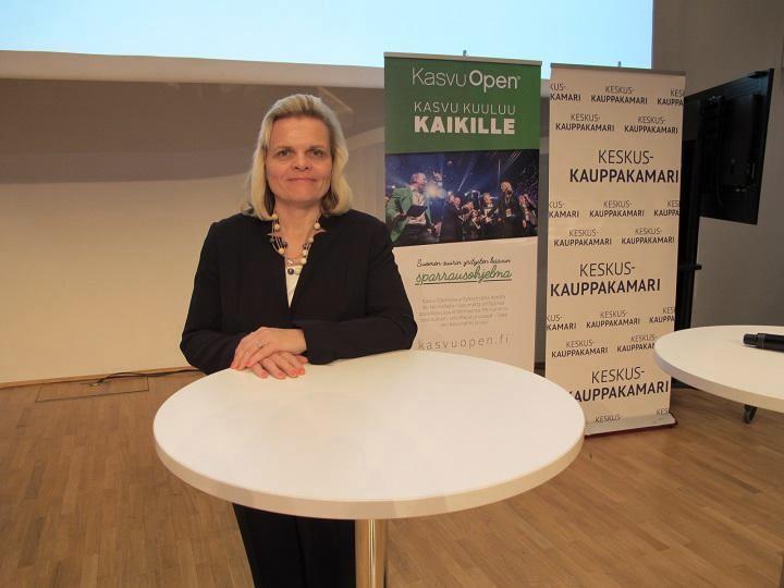 Seinäjoen ammattikorkeakoulun vararehtori ja dosentti Elina Varamäki kertoi omistajanvaihdosbarometrin tulokset. Kuva: Elina Hakola