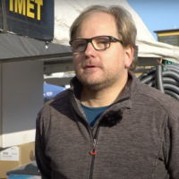 Petteri Sihvola myy pölypusseja.