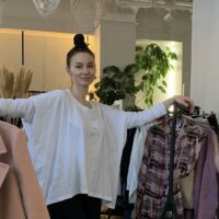 Liikkeeseen tulee myös suomalaisia laadukkaita ja vastuullisia pop-up-kauppoja tuotteineen, Noora Hautakangas Relovesta kertoo.