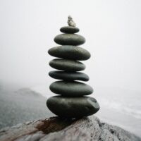 kuvassa kiviä päällekkäin