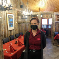 Riipisen riistaravintolan ravintolapäällikkö Pirjo Hautajärvi