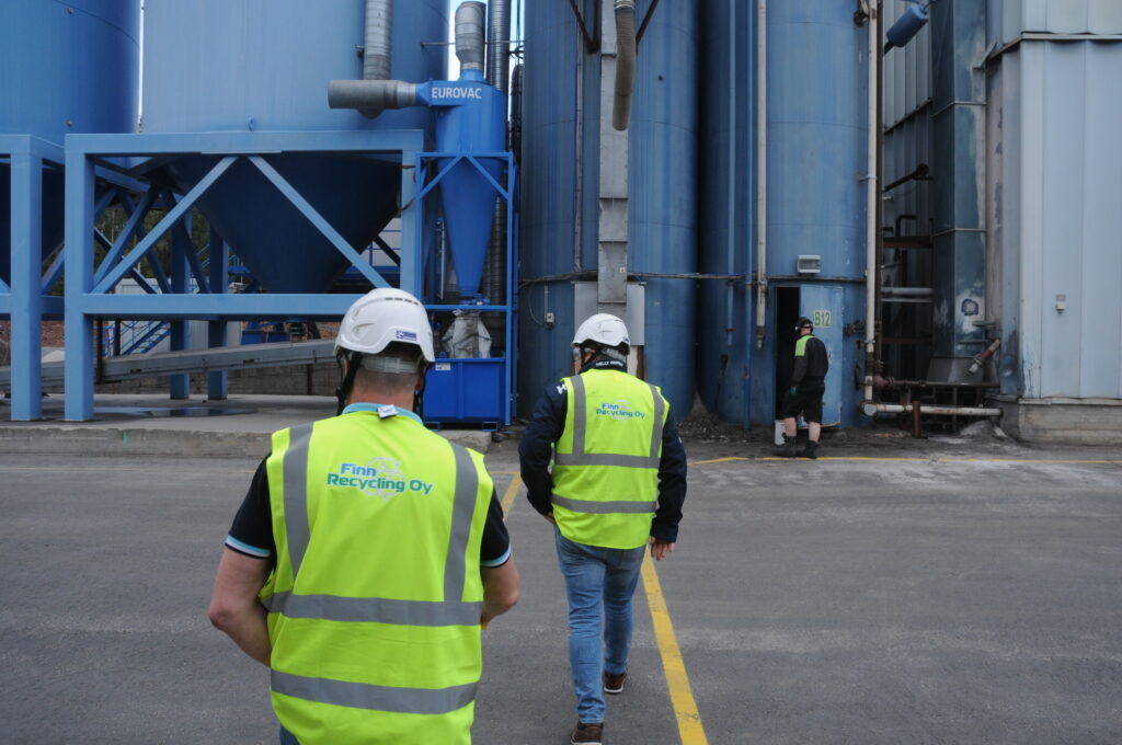 Finn Recycling kävelemässä