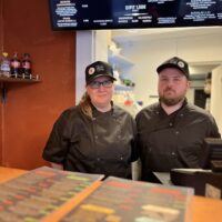 Bursalad-ravintolan yrittäjät Laura ja Pekka Mäkinen