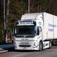 Tuusulassa toimiva Storemen Logistics on ottanut käyttöön ensimmäisen sarjavalmisteisen sähkörekan.