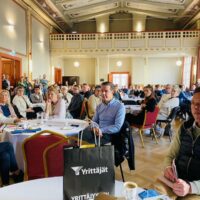 Kuva on Yrittäjien järjestämästä infoillasta Seurahuoneelta