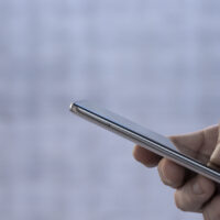 Viranomaiset ovat saaneet ilmoituksia tapauksista, joissa uhri saa ensin tekstiviestin, jossa varoitetaan epäilyttävästä kirjautumisyrityksestä.