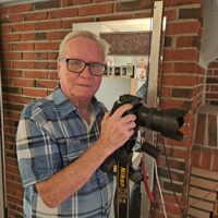 Seppo Lehtinen pyörittää valokuvausalan liikettä 80-vuotiaana