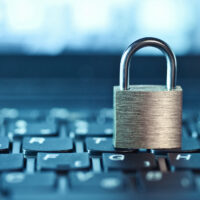 Väärennetty päivitys voi avata rikollisille reitin laitteelle.