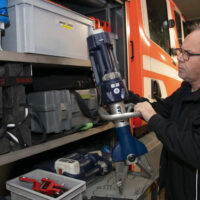 Puualan yrittäjä ja aktiivinen sopimuspalokuntalainen Juha Tuominen palkittiin Hauhon Niskavuoren markkinoilla