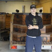 Nuori yrittäjä kannustaa nostamaan opintolainaa myös muihin tarkoituksiin kuin opiskelijan elämisen rahoittamiseen.