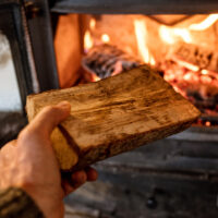 Polttopuuta myydään jo 130 eurolla per heittokuutio