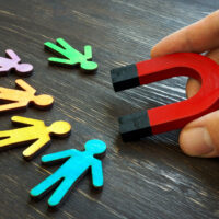 Lue vinkit ensimmäisen työntekijän palkkaamiseen