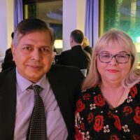 Kirsi ja Reesh Sharma haastoivat Helsingin Messukeskuksen käräjille