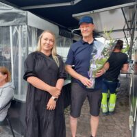 Lahden Yrittäjien pj Tiina Rantala ja Salpausselän Kalan Ari 'Semi' Seppälä