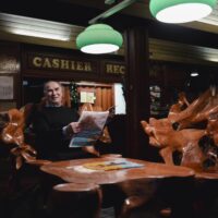 Auvo Puurtinen pyörittää kauppakeskusta ja hotellia, yksin