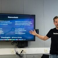 Kuulu Oy:n väki ja yrittäjäkolmikko Tuomas Muurinen, Ville Pohjonen ja Jonna Muurinen matkalla kohti kasvua ja kirkastuvaa tulevaisuutta.