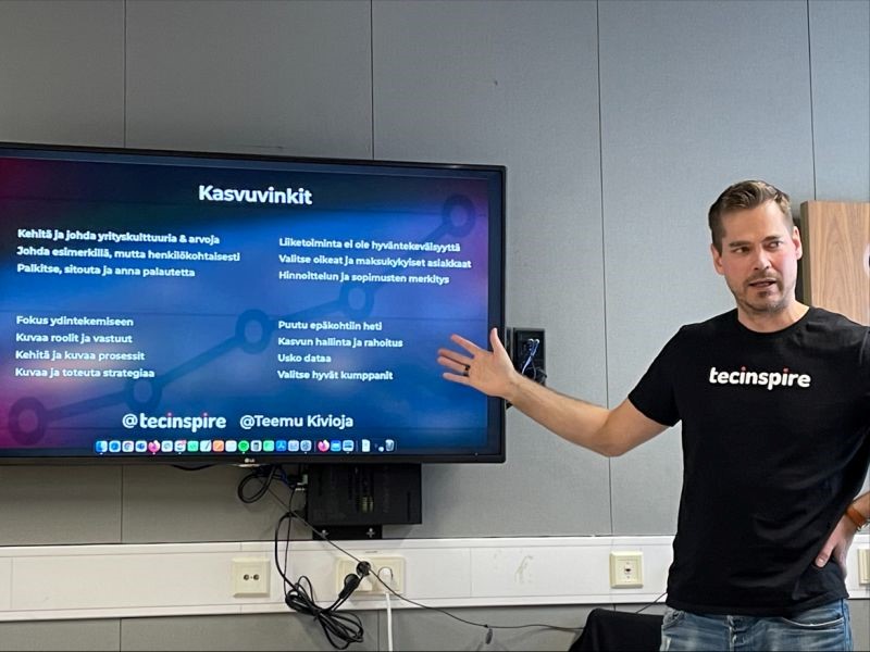 Kuulu Oy:n väki ja yrittäjäkolmikko Tuomas Muurinen, Ville Pohjonen ja Jonna Muurinen matkalla kohti kasvua ja kirkastuvaa tulevaisuutta.