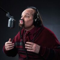 Näyttelijä ja yrittäjä Jari Salmi kritisoi teatterien johtoa