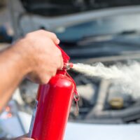 Toimi näin, jos ajoneuvo syttyy palamaan