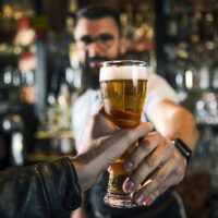 Näin baareissa toimitaan, kun alv muuttuu keskellä yötä