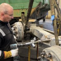 Konepajayrittäjä ryhtyi tubettajaksi – Tienaa tuhansia euroja kuukaudessa