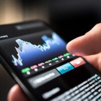 Yrittäjien ekonomisti kertoo, miksi Helsingin pörssi matelee