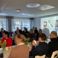 Helmikuun aamukahveilla Länsi-Kymen OP. Yrittäjiä kuvassa.