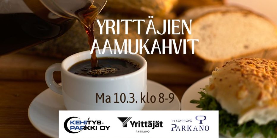 Yrittäjien aamukahvit -tapahtuman mainoskuva. Kuvassa kaadetaan kahvia valkoiseen kuppiin, taustalla leipää ja juustolla kuorrutettu sämpylä. Teksti ilmoittaa tapahtuman ajankohdan: Ma 10.3. klo 8–9. Alareunassa Kehitys-Parkki Oy:n, Yrittäjät Parkanon ja Parkanon kaupungin -logot