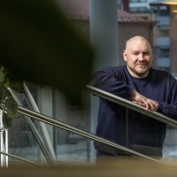 Kaksi yrittäjää kertoo, miten he hyödyntävät tekoälyä