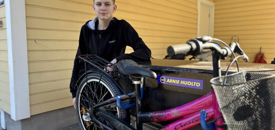 Palkittu 4H-yrittäjä Arttu Niemi, 15, kunnostaa ja myy polkupyöriä