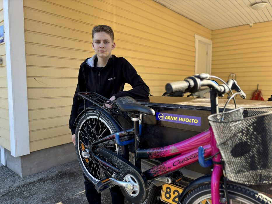 Palkittu 4H-yrittäjä Arttu Niemi, 15, kunnostaa ja myy polkupyöriä