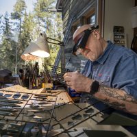 Tero Vaara unohtaa kiireet pienoismallien parissa