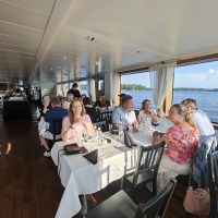 Kaukajärven Yrittäjien jäseniä vuosikokousristeilyllä