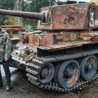 Yrittäjä Mika Tanner järjestää Pornaisissa panssarivaunusafareita