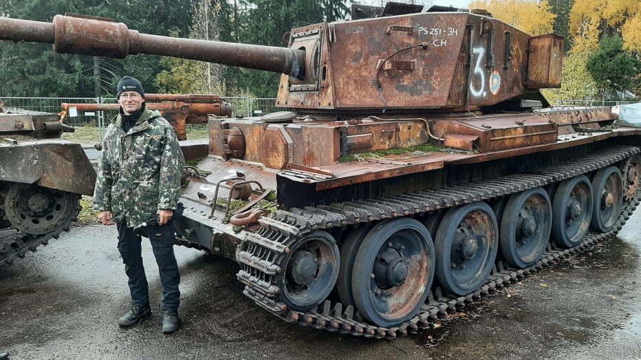 Yrittäjä Mika Tanner järjestää Pornaisissa panssarivaunusafareita