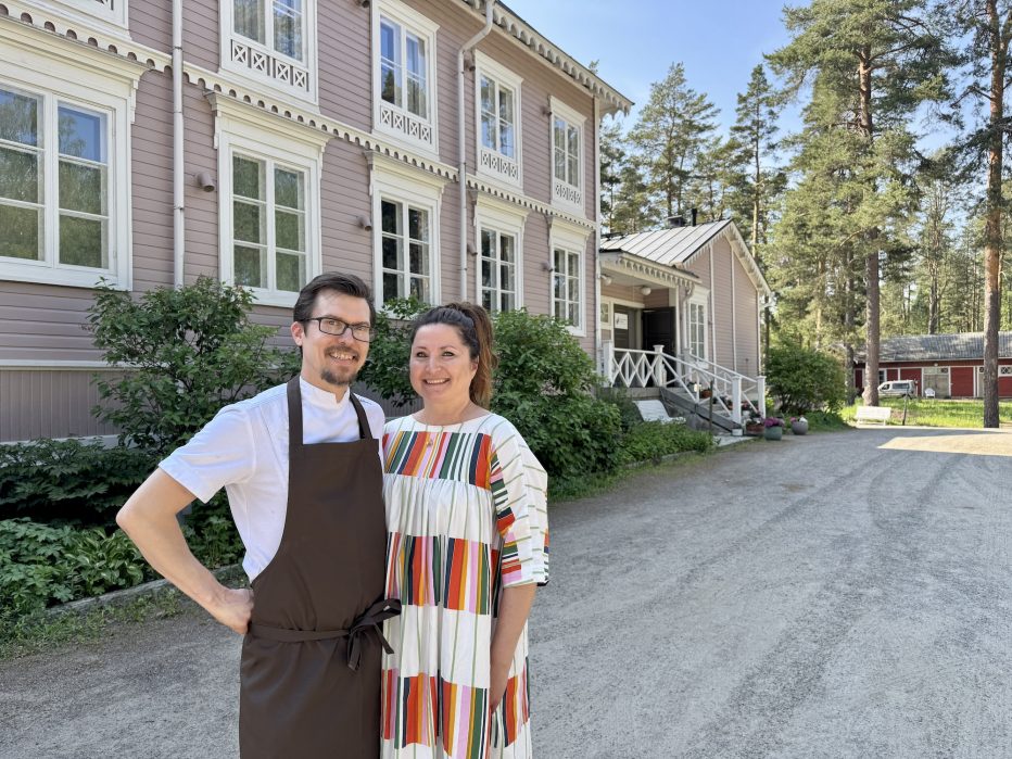 Sari Helin toivoo asiakkailta enemmän kärsivällisyyttä Google-arviointien antamisessa