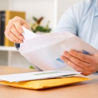 Tämän takia yrityksessä kannattaa luopua paperilaskuista