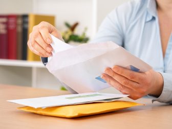 Tämän takia yrityksessä kannattaa luopua paperilaskuista