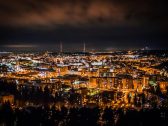 Yleiskuvaa Lahdesta yöllä