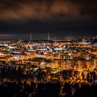 Yleiskuvaa Lahdesta yöllä