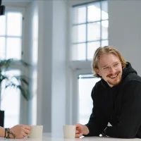 Yrittäjältä suorat sanat tekoälyn käytöstä somepostausten tekemiseen