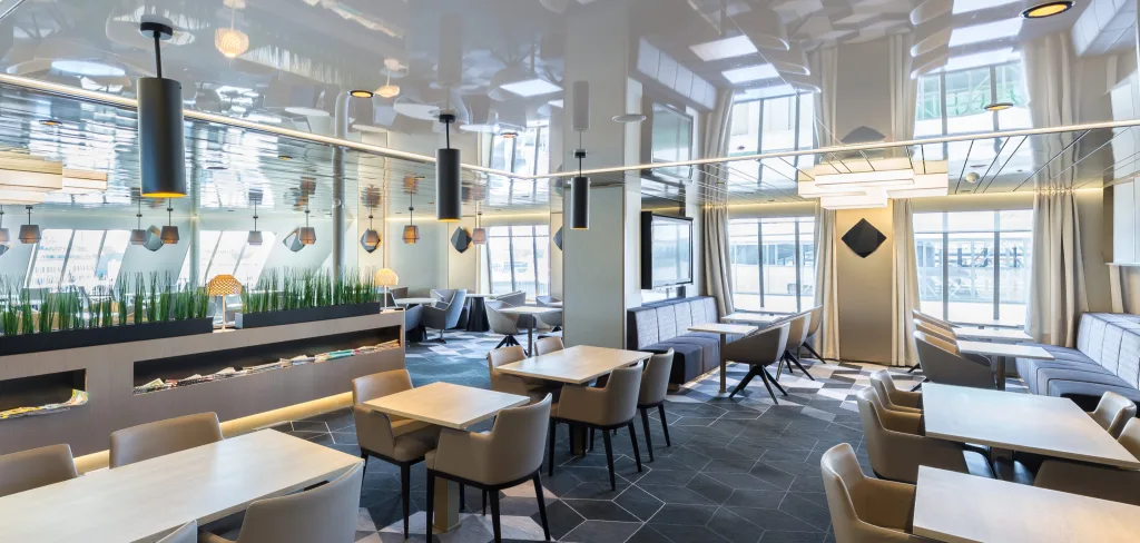 kuva business loungen ruokailusalista